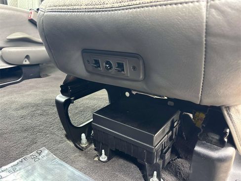 Used 2022 Chevrolet Express 3500 LT w/ LT Preferred Equipment Group image 18