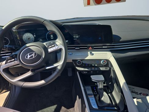 Certified 2025 Hyundai Elantra Limited FWD image 12
