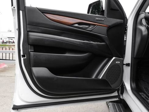 Used 2019 Cadillac Escalade ESV Premium Luxury RWD image 44