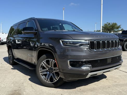 Used 2024 Jeep Wagoneer L Series II w/ Flexible Seating Group RWD image 2