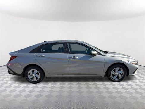 New 2026 Hyundai Elantra SE image 4