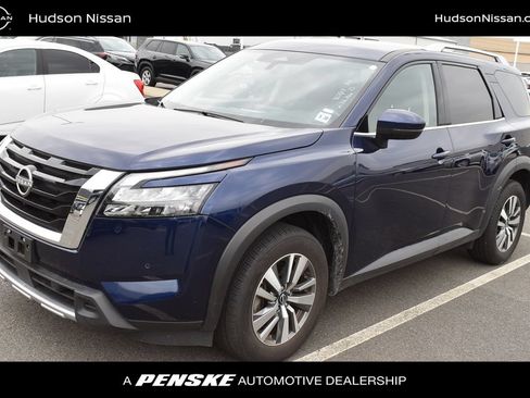 Used 2025 Nissan Pathfinder SL AWD/4WD image 1