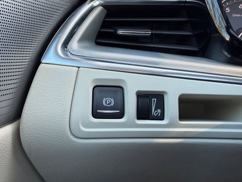 Used 2021 Cadillac XT5 Premium Luxury image 26