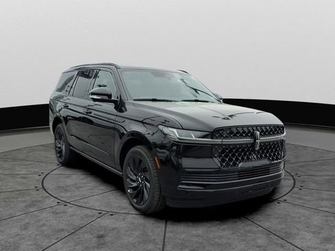 New 2026 Lincoln Navigator Reserve w/ Jet Appearance Package AWD/4WD image 2