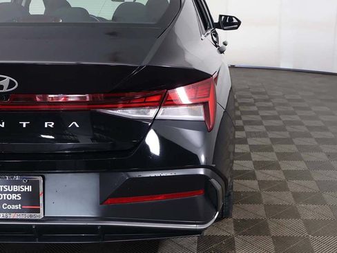 Used 2025 Hyundai Elantra SEL FWD image 16