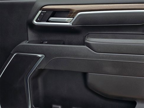 Used 2025 Chevrolet Silverado 2500 LT w/ Convenience Package image 34