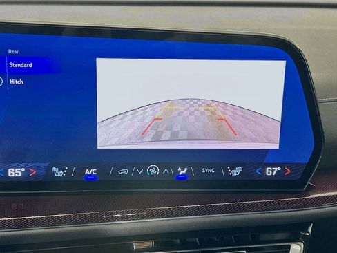 Used 2025 Chevrolet Traverse Z71 image 13