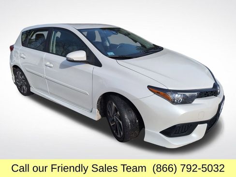 Used 2018 Toyota Corolla iM image 9