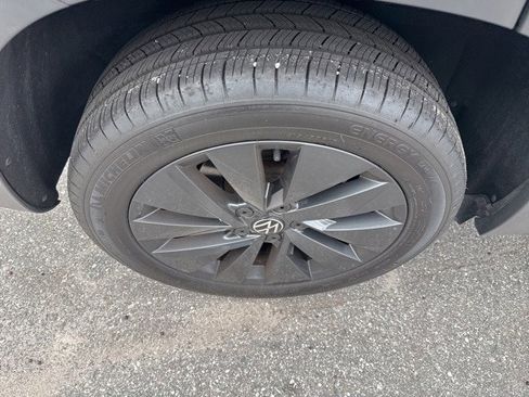 Used 2022 Volkswagen Taos S image 10