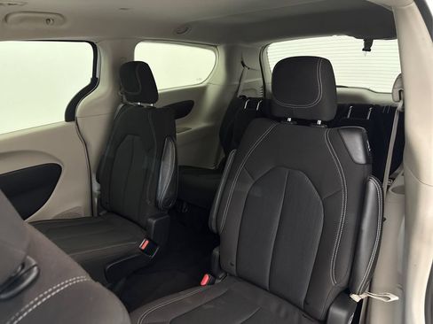 Used 2023 Chrysler Voyager LX FWD image 15