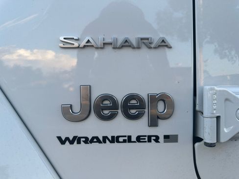 Used 2024 Jeep Wrangler Unlimited Sahara AWD/4WD image 28