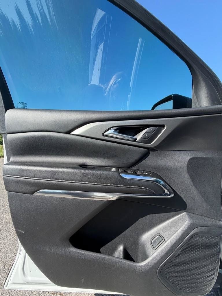 Used 2024 Chevrolet Traverse LT FWD image 10