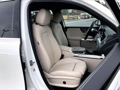 Certified 2025 Mercedes-Benz GLB 250 image 8