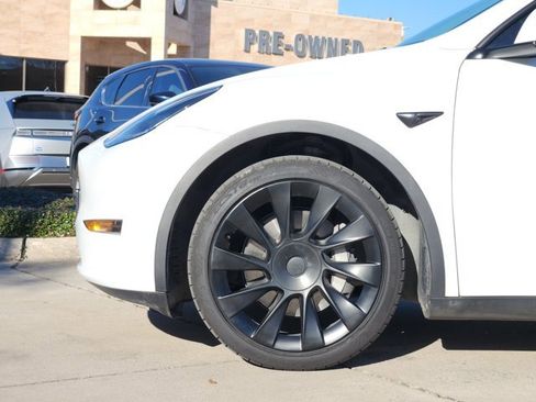Used 2022 Tesla Model Y Long Range image 10