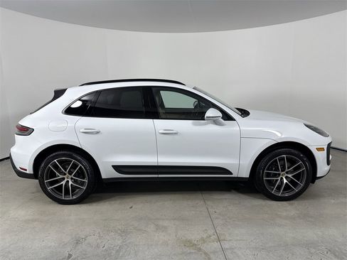 Certified 2025 Porsche Macan image 8