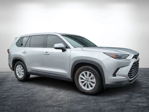 Used 2025 Toyota Grand Highlander FWD image 1