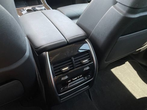 Used 2024 BMW X7 xDrive40i AWD/4WD image 29