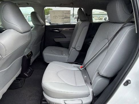 New 2026 Toyota Highlander Limited image 33