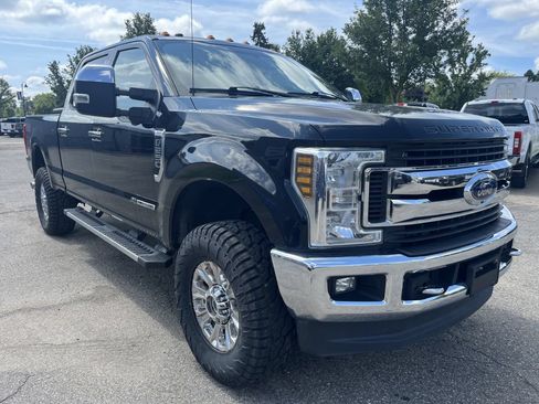 Used 2018 Ford F250 XLT w/ XLT Premium Package AWD/4WD image 4