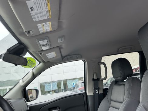Used 2024 Nissan Frontier SV AWD/4WD image 14
