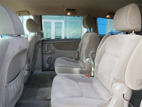 Used 2010 Toyota Sienna LE image 5