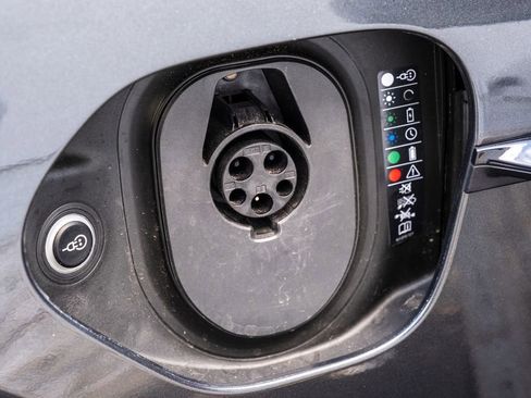 Used 2023 Porsche Taycan w/ Premium Package image 32