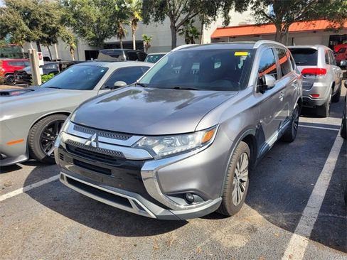Used 2019 Mitsubishi Outlander SE image 3