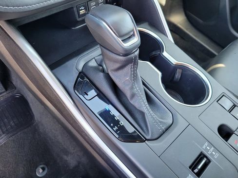 Used 2024 Toyota Highlander XLE image 19