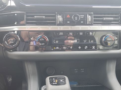 New 2026 Nissan Pathfinder Platinum FWD image 18
