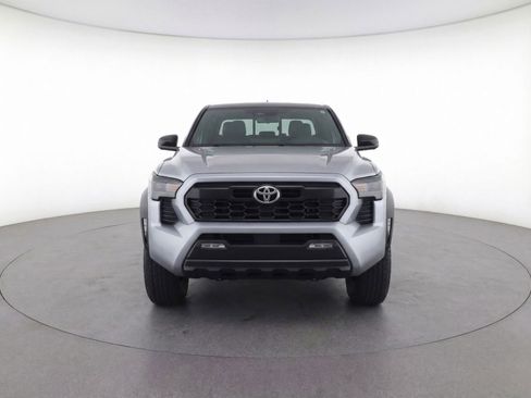 Used 2025 Toyota Tacoma TRD Off-Road AWD/4WD image 2