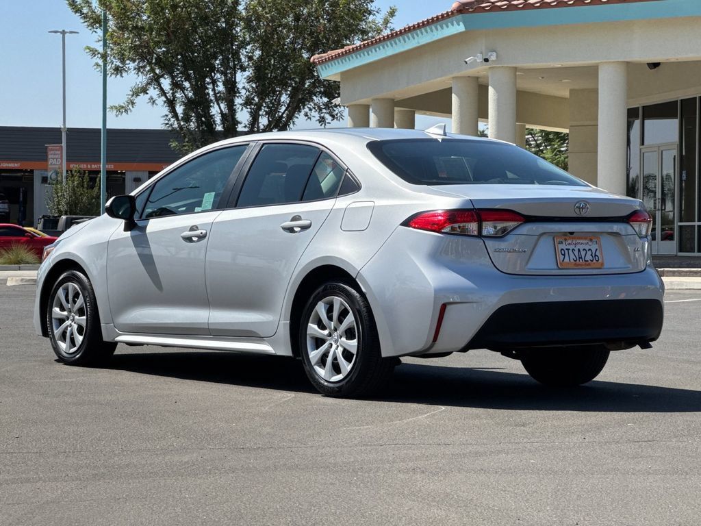 Used 2025 Toyota Corolla LE FWD image 3