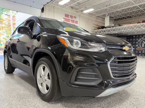 Used 2020 Chevrolet Trax LT w/ LT Convenience Package image 1