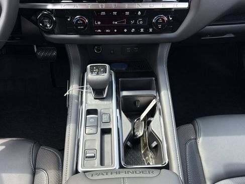 New 2026 Nissan Pathfinder SL FWD image 4