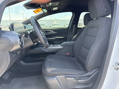 Used 2025 Chevrolet Equinox EV LT image 16