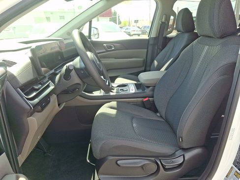 New 2026 Kia Carnival LX FWD image 15