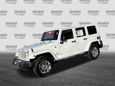 Used 2017 Jeep Wrangler Unlimited Sahara w/ Connectivity Group AWD/4WD image 11