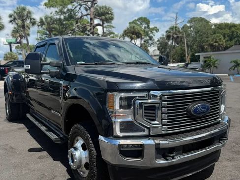 Used 2021 Ford F350 Lariat w/ Lariat Ultimate Package AWD/4WD image 3