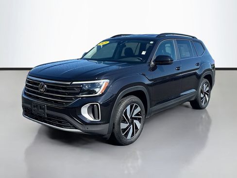 Used 2025 Volkswagen Atlas SE AWD/4WD image 3