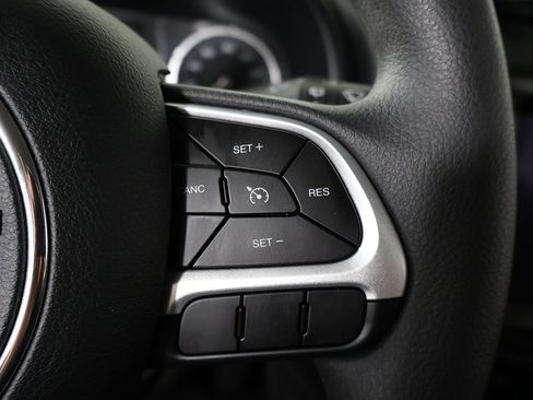 Used 2023 Jeep Renegade Latitude AWD/4WD image 38