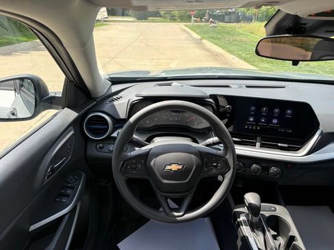 Used 2024 Chevrolet Trax LS FWD image 37