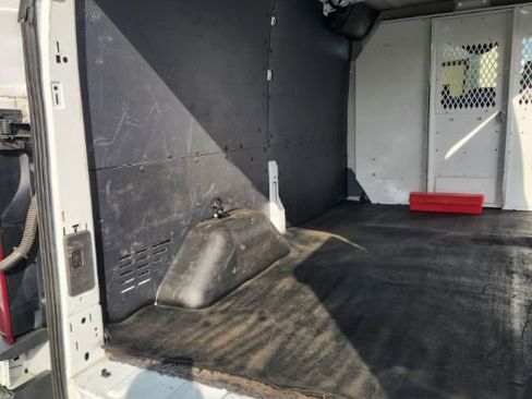 Used 2018 Ford Transit 250 130 Low Roof image 4