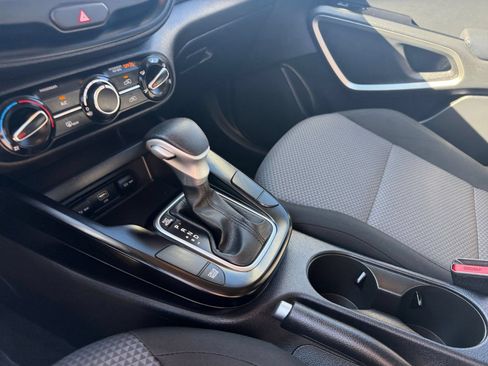Used 2025 Kia Soul LX w/ LX Technology Package FWD image 40