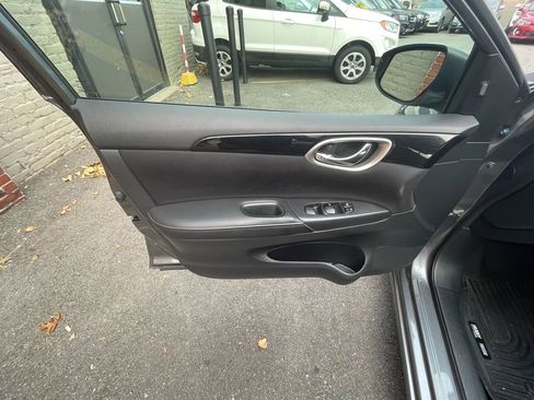 Used 2019 Nissan Sentra SV w/ Special Edition Package image 10