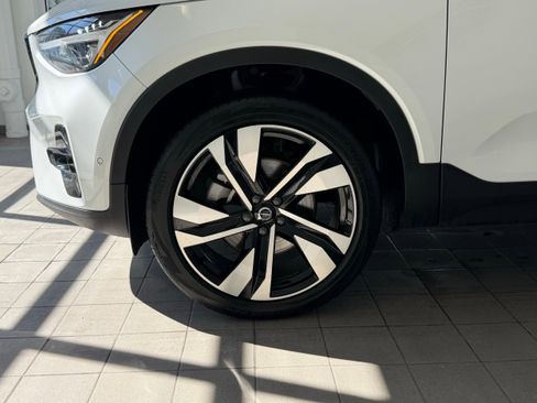 Certified 2025 Volvo XC40 B5 Plus image 10