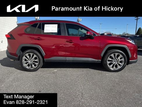 Used 2020 Toyota RAV4 XLE Premium image 8