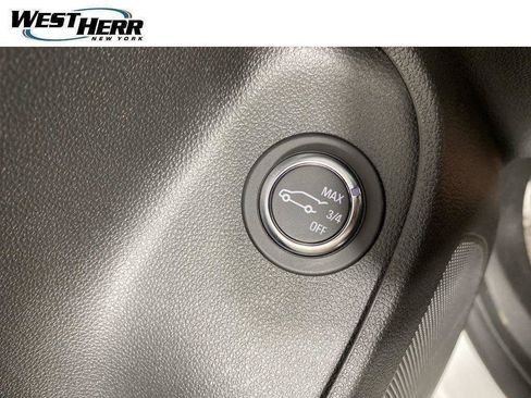 Used 2025 Buick Envista Sport Touring w/ Convenience II Package FWD image 44