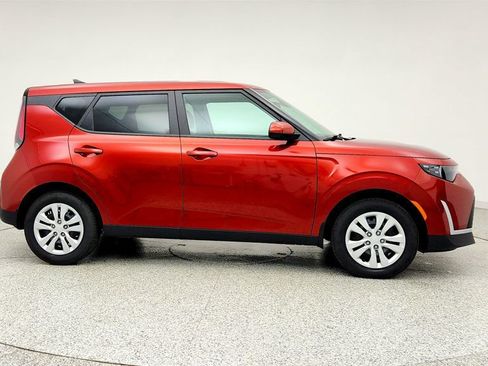 Used 2025 Kia Soul LX FWD image 4