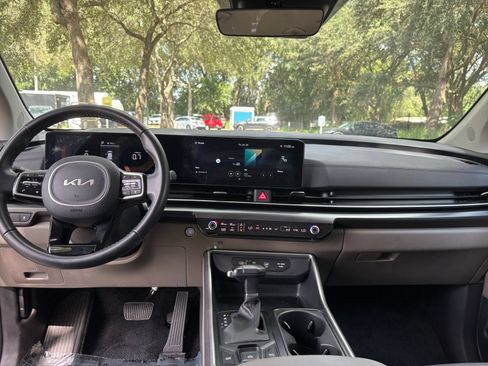 Used 2026 Kia Carnival FWD image 37