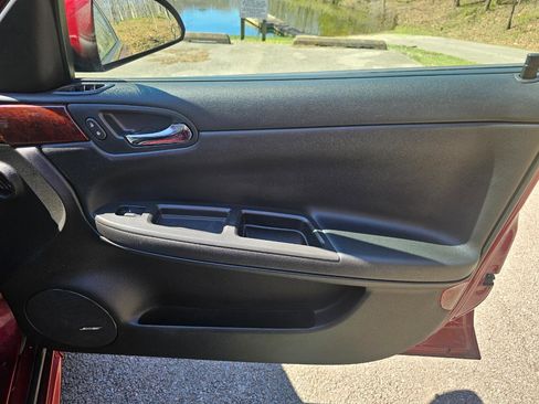 Used 2010 Chevrolet Impala LT w/ Luxury Edition Package image 16