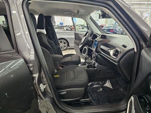 Used 2019 Jeep Renegade Latitude AWD/4WD image 10